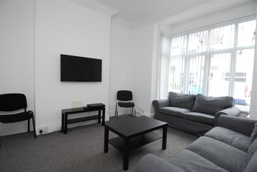 5 bed house, Abingdon Road, North Hill, Plymouth, PL46HZ - Image 2